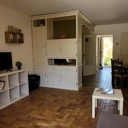 Proche Yourhostehelper Saint-Raphaël