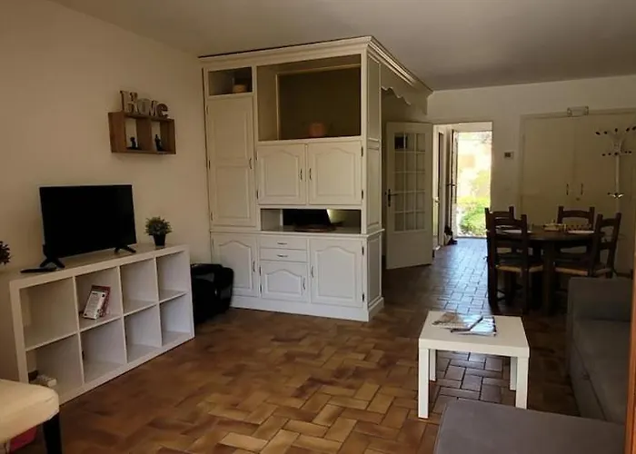 Proche Yourhostehelper Saint-Raphaël