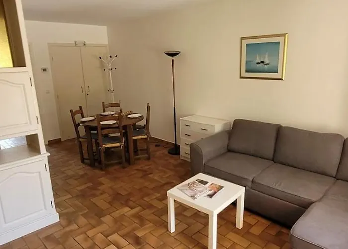 Proche Yourhostehelper Апартаменты